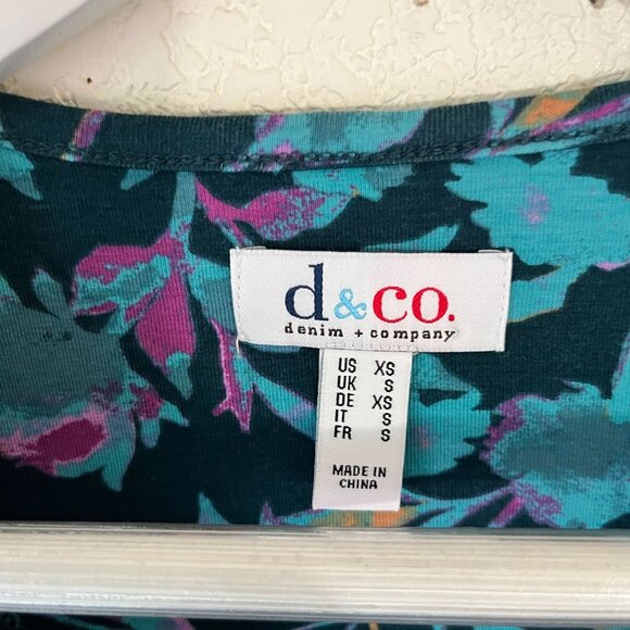 D&Co Denim Womens Floral Short Sleeve A-Line Tunic Top XS Teal Purple Stretchy - Picture 2 of 9